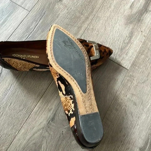 Donald Pliner NILA Calf Hair Animal  Print Patent Leather Low Wedge Size 10- EUC - Picture 9 of 10